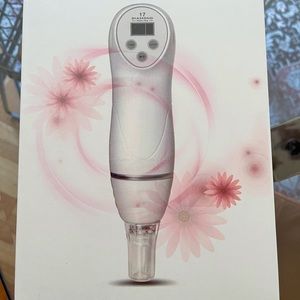 Diamond pore cleansing/ microdermabrasion device